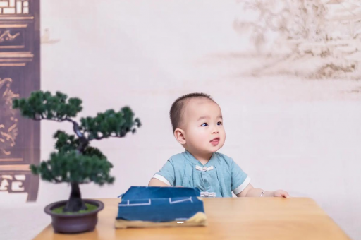 临清三个月宝宝抬头不稳